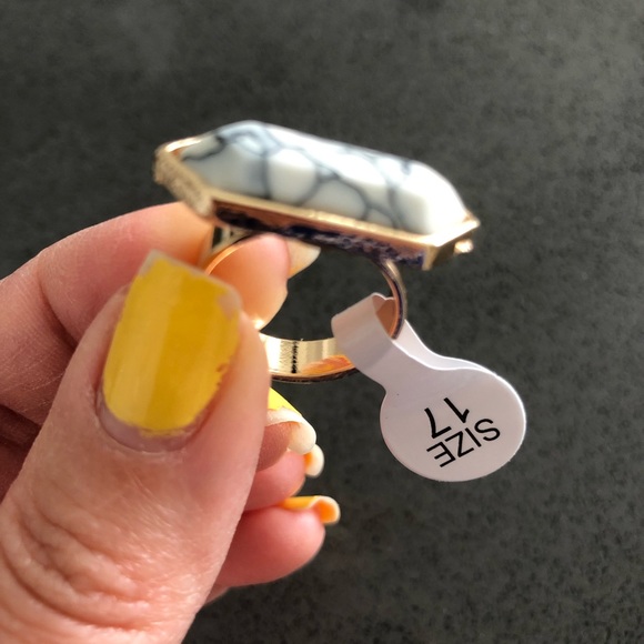 White Marble Stone Gold Ring - Picture 6 of 6